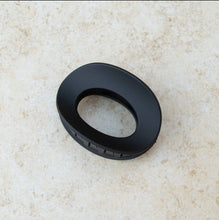 Load image into Gallery viewer, Ellipse Ring Claw Clip