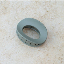 Load image into Gallery viewer, Ellipse Ring Claw Clip